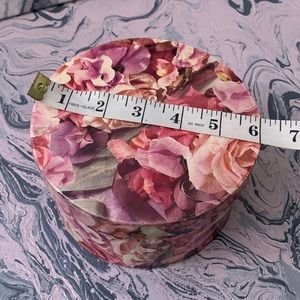 Round vintage paper container